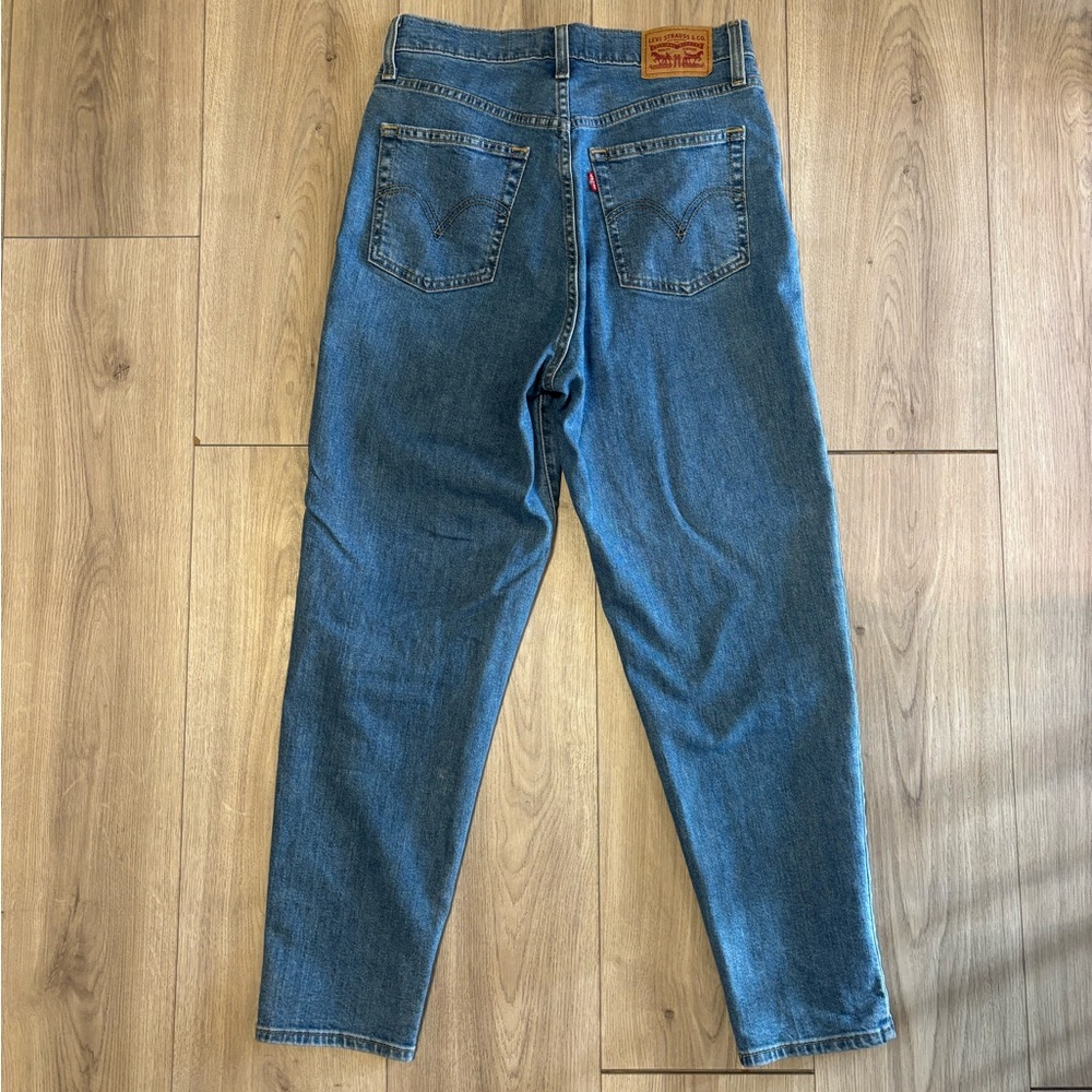 Levi's High Waisted Taper Jeans
